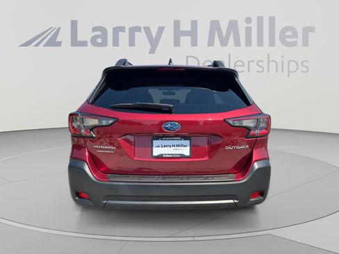 Certified 2025 Subaru Outback Premium w/ Popular Package #1A AWD/4WD image 4