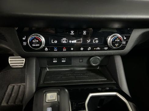 Used 2025 Mitsubishi Outlander SEL AWD/4WD image 18