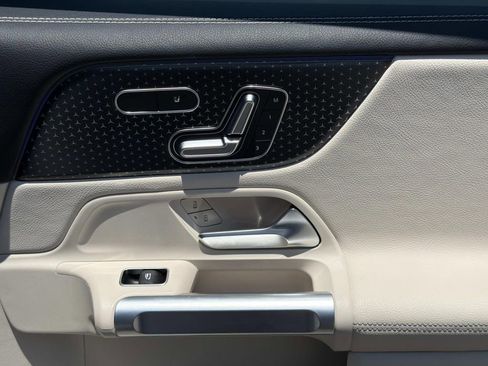 Used 2025 Mercedes-Benz GLB 250 image 14