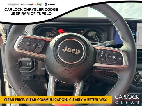 Used 2025 Jeep Wrangler Sahara image 13