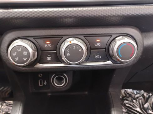 Used 2022 Nissan Kicks S FWD image 3