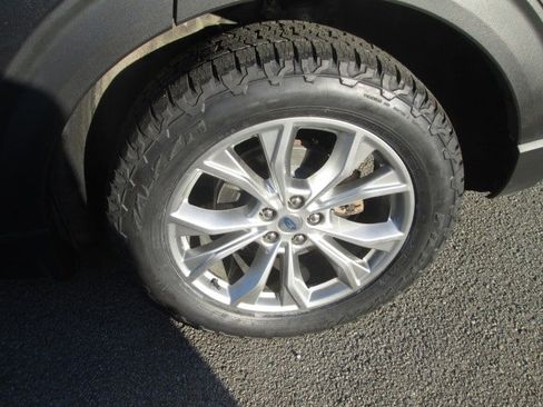 Used 2020 Ford Explorer XLT w/ Equipment Group 202A image 9