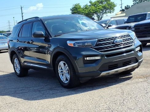Used 2023 Ford Explorer XLT w/ Equipment Group 202A AWD/4WD image 7