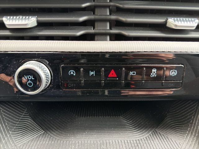 Certified 2025 Ford Explorer Active AWD/4WD image 23