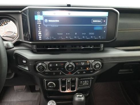 Used 2024 Jeep Wrangler Unlimited Sahara w/ Technology Group AWD/4WD image 8