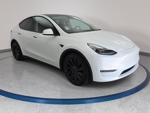 Used 2022 Tesla Model Y Performance AWD/4WD image 3