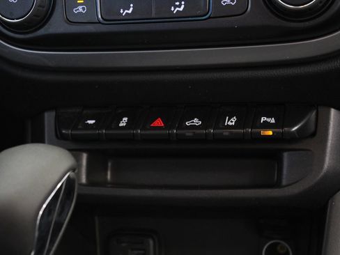 Used 2022 Chevrolet Colorado LT w/ Safety Package RWD image 22