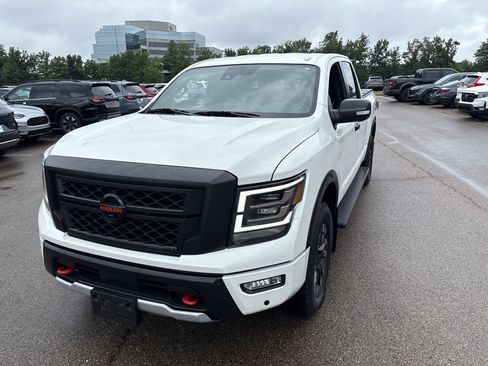 Used 2021 Nissan Titan PRO-4X w/ Pro-4x Convenience Package AWD/4WD image 14