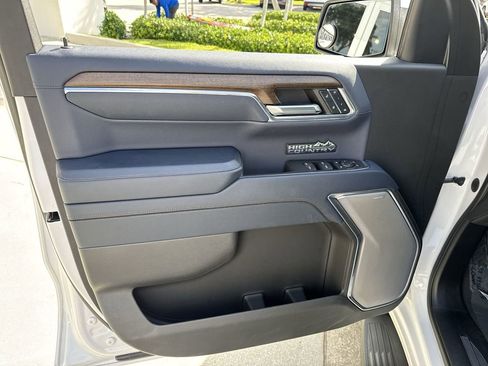 Used 2024 Chevrolet Silverado 1500 High Country w/ Technology Package AWD/4WD image 39
