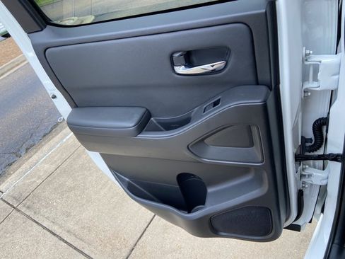 Used 2024 Nissan Frontier SV RWD image 54