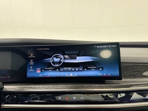 Used 2024 BMW 760i xDrive w/ Premium Package AWD/4WD image 9