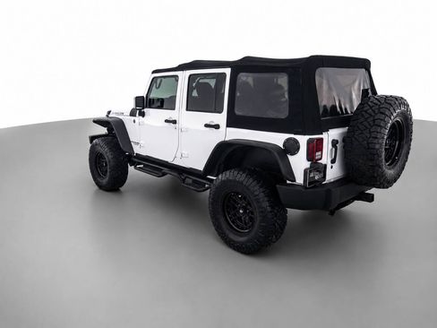 Used 2015 Jeep Wrangler Unlimited Rubicon w/ Connectivity Group AWD/4WD image 7