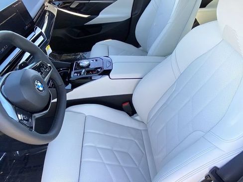 Used 2025 BMW 530i RWD image 19