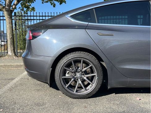Used 2019 Tesla Model 3 Long Range image 18