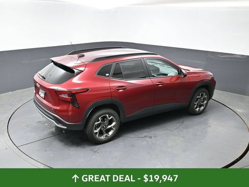 Used 2025 Chevrolet Trax LT FWD image 44