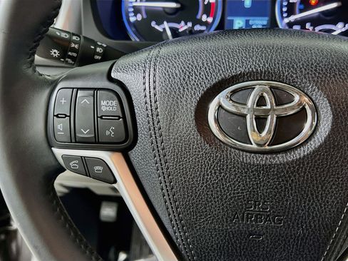 Used 2016 Toyota Highlander Plus FWD image 19
