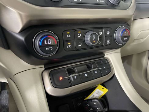 Used 2023 GMC Acadia Denali w/ Denali Ultimate Package image 15