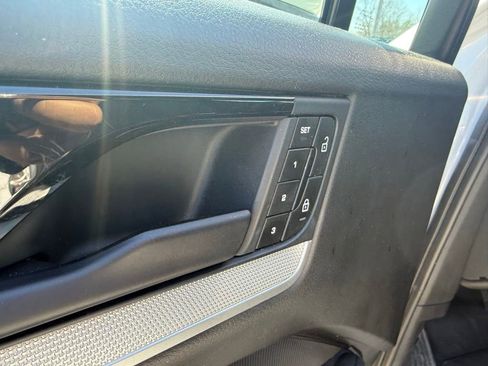 Used 2024 Porsche Cayenne AWD/4WD image 15