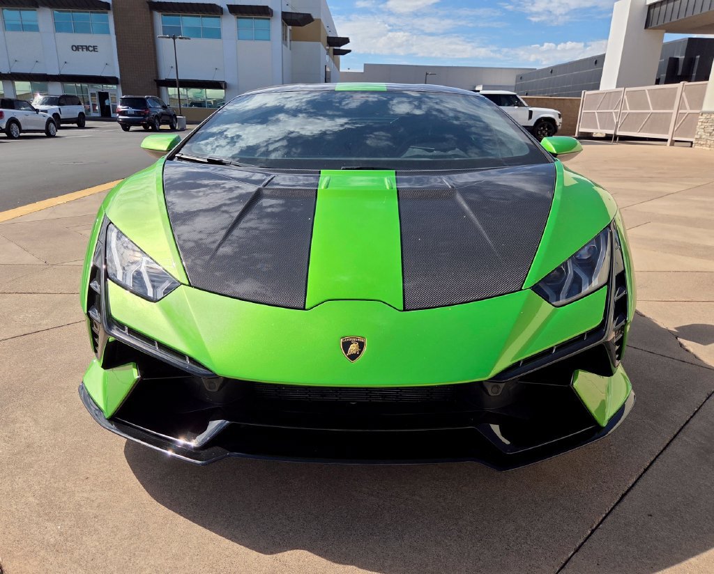 Used 2024 Lamborghini Huracan Tecnica RWD image 2