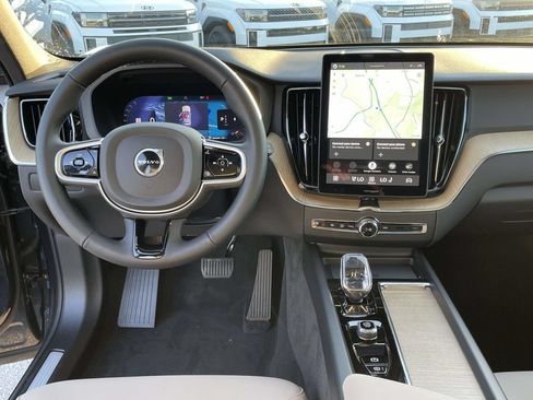 Used 2026 Volvo XC60 B5 Core w/ Climate Package AWD/4WD image 4