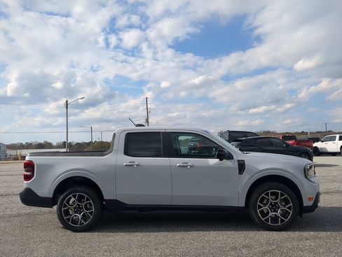New 2025 Ford Maverick Lariat image 2