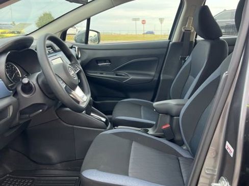 Used 2025 Nissan Versa SV w/ Trunk Package image 9