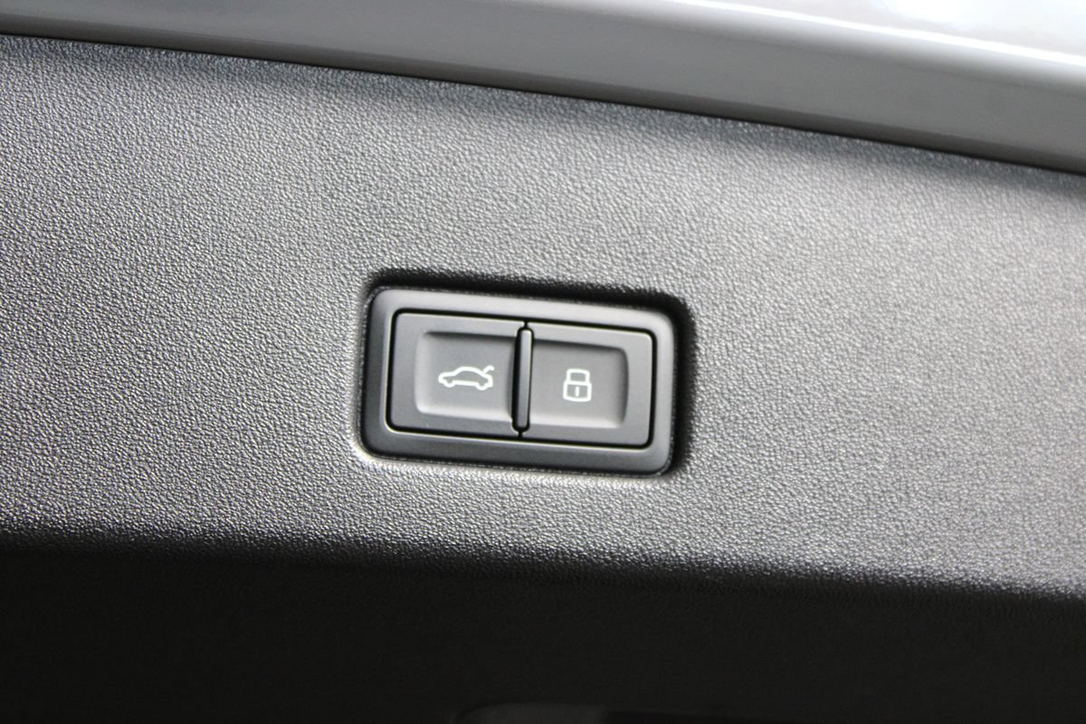 Used 2023 Audi Q4 e-tron Premium w/ Convenience Package RWD image 26