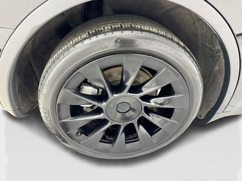 Used 2023 Tesla Model Y Long Range AWD/4WD image 82