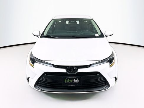 Used 2024 Toyota Corolla LE image 2