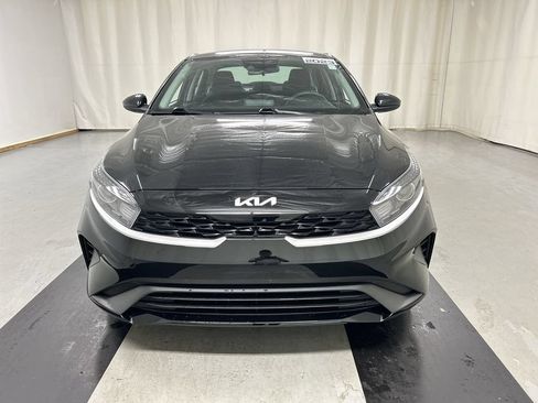 Certified 2023 Kia Forte LXS FWD image 3