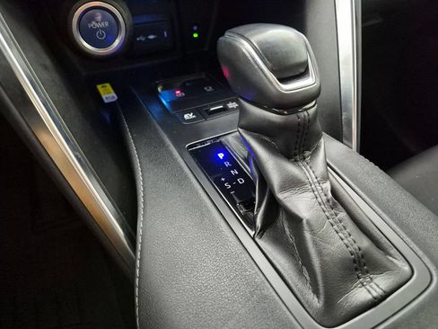 Used 2021 Toyota Venza LE AWD/4WD image 17