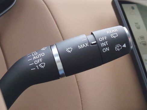 New 2025 Land Rover Range Rover Long Wheelbase SE image 26