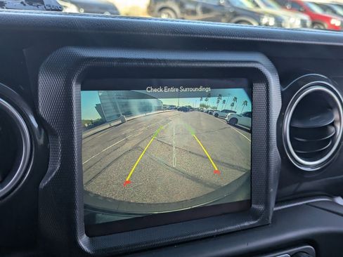 Used 2019 Jeep Wrangler Unlimited Sahara image 22