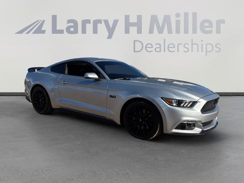 Used 2017 Ford Mustang GT Premium image 7