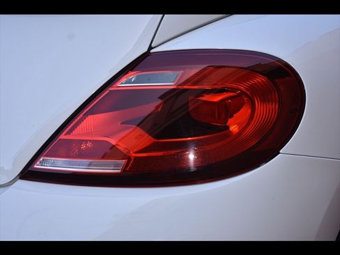 Used 2017 Volkswagen Beetle 1.8T S FWD image 50