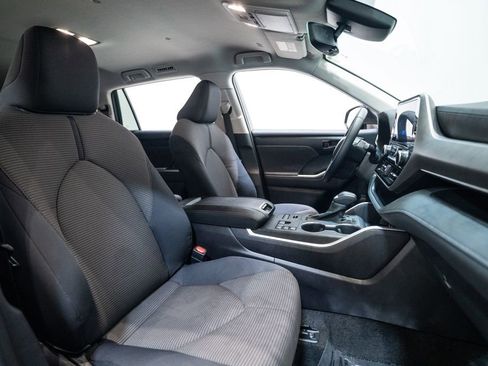 Certified 2025 Toyota Highlander LE AWD/4WD image 14