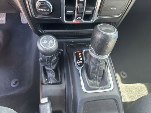 Used 2024 Jeep Wrangler Unlimited Sahara AWD/4WD image 13