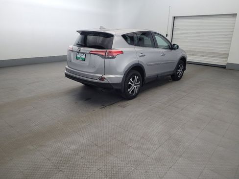 Used 2018 Toyota RAV4 LE w/ Carpet Mat Package AWD/4WD image 9