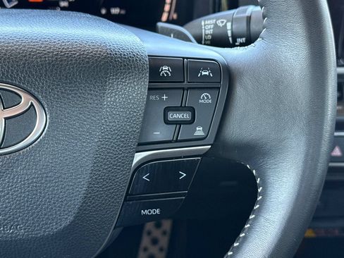 Used 2025 Toyota Camry SE FWD image 35