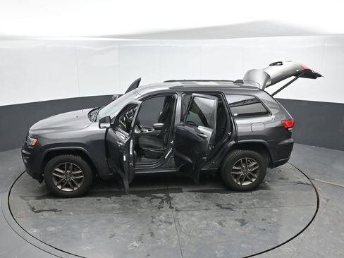 Used 2016 Jeep Grand Cherokee Laredo 75th Anniversary image 43