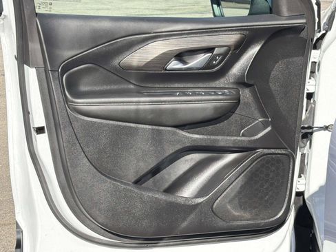 Used 2024 GMC Terrain SLE image 17