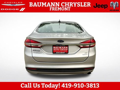 Used 2017 Ford Fusion SE FWD image 5