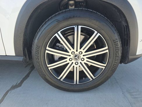 Used 2025 Mercedes-Benz GLE 450e 4MATIC image 8