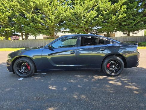 Used 2016 Dodge Charger SXT RWD image 3