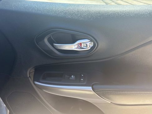 Certified 2020 Jeep Cherokee Latitude Plus image 14