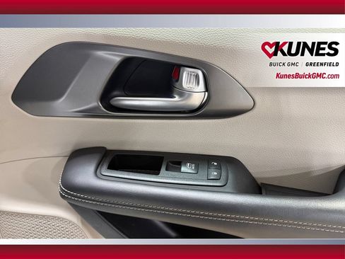 Used 2024 Chrysler Pacifica Touring-L FWD image 36