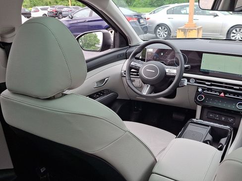 New 2025 Hyundai Tucson Limited image 9