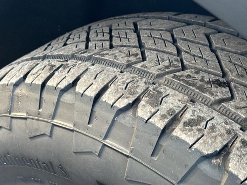 Used 2023 GMC Acadia AT4 image 10