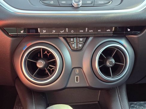 Used 2022 Chevrolet Blazer LT FWD image 17