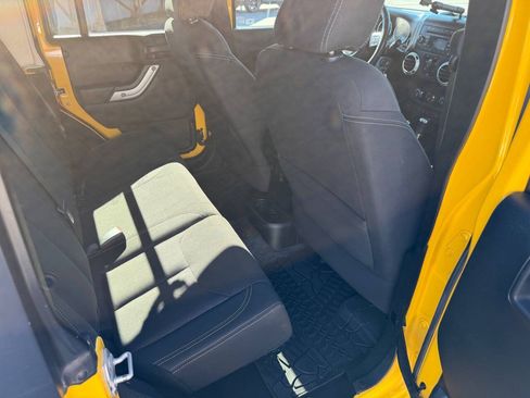 Used 2015 Jeep Wrangler Unlimited Rubicon w/ Connectivity Group AWD/4WD image 24